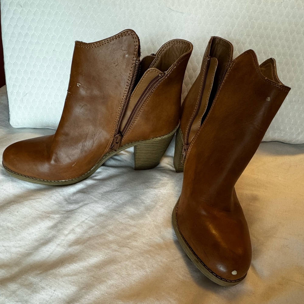 Size 9 - Amica , Brown Women’s Heels - Used condition
